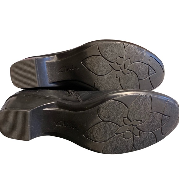 Clarks Rosabelle Black leather Ruched detail booties - Picture 6 of 6